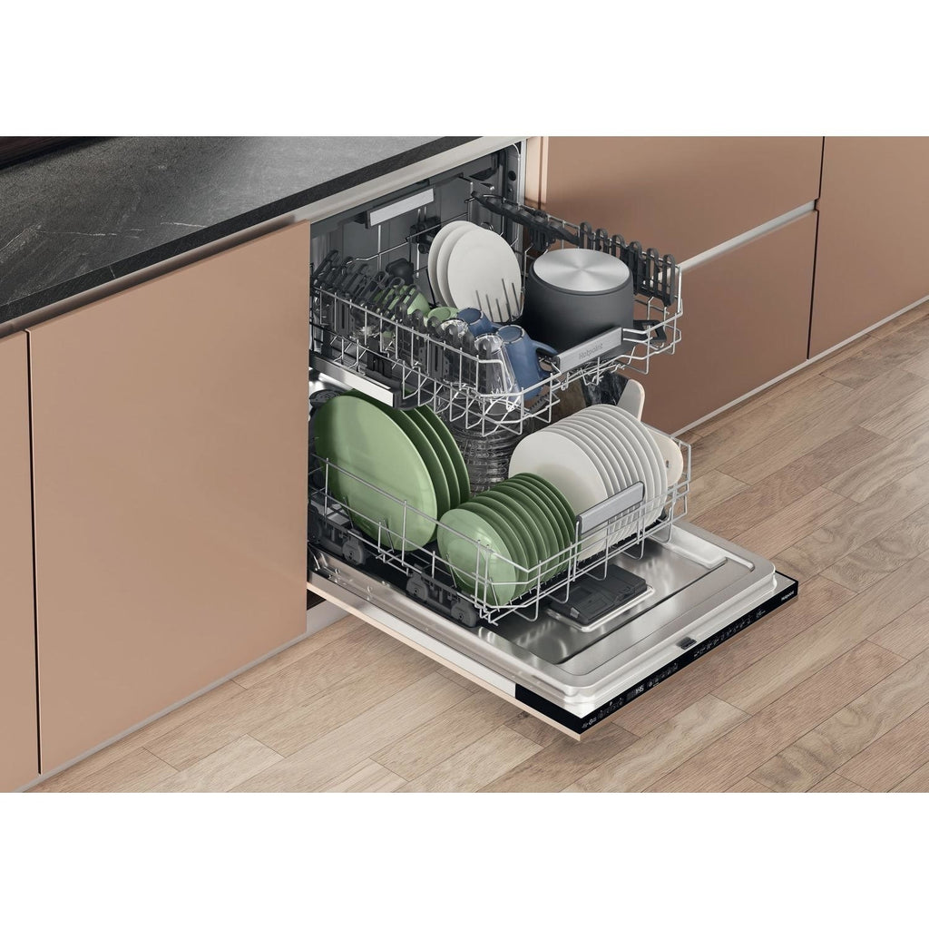 Hotpoint Maxi Space Integrated Dishwasher - C-Rated Black control panel