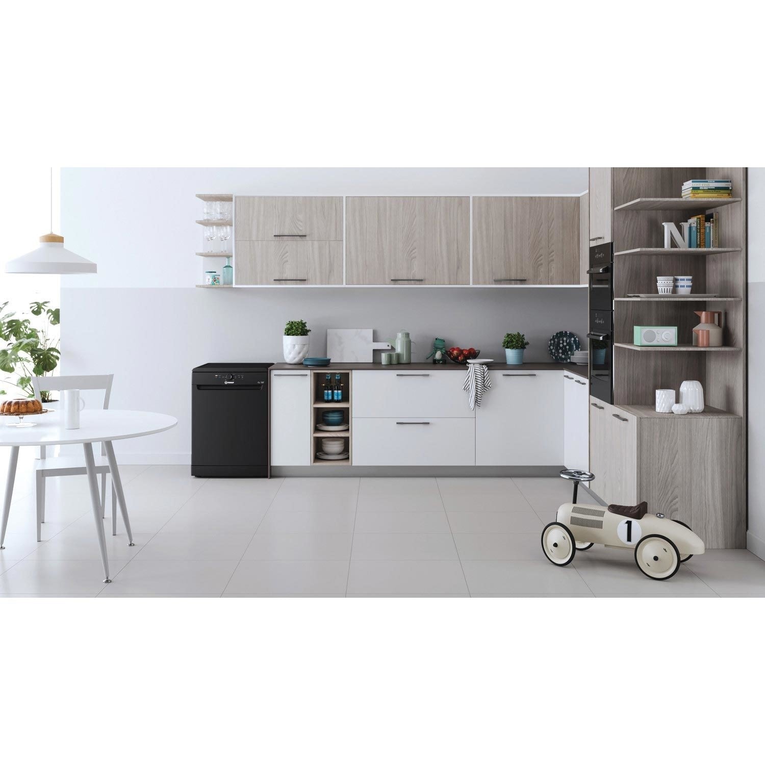 Indesit Fast&Clean Freestanding Dishwasher - Push&Go Black
