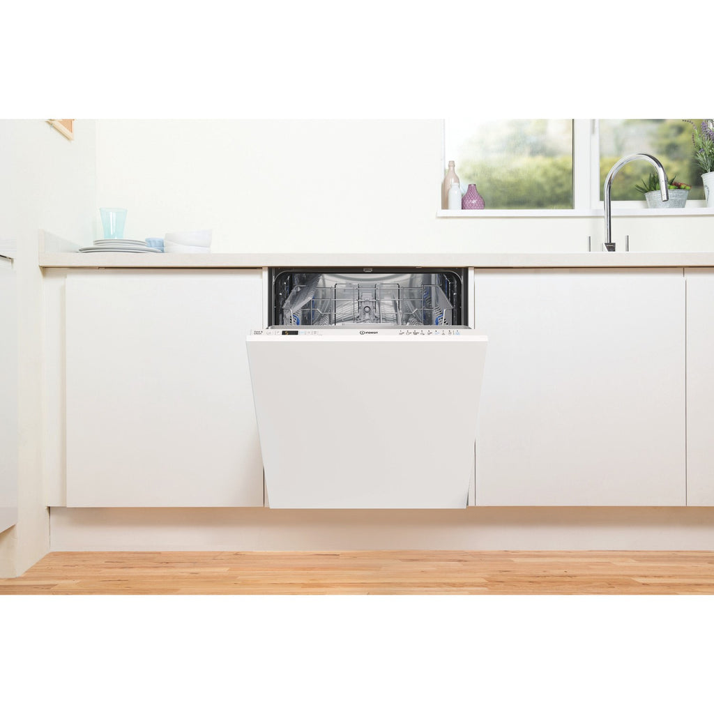 Indesit Push&Go Integrated Dishwasher - White control panel